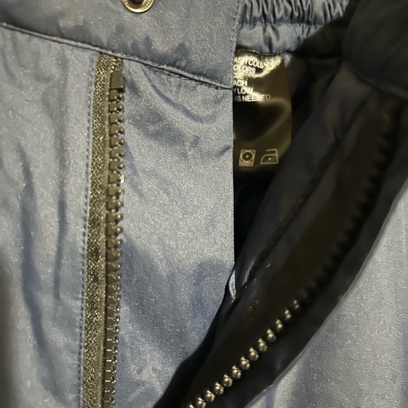 NWT. Snowpant - Picture 3 of 6